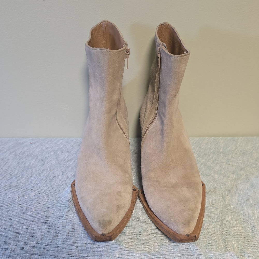 Caterina Lucchi Tan Cowboy Boots with Pointed Toe and Moderate Heel